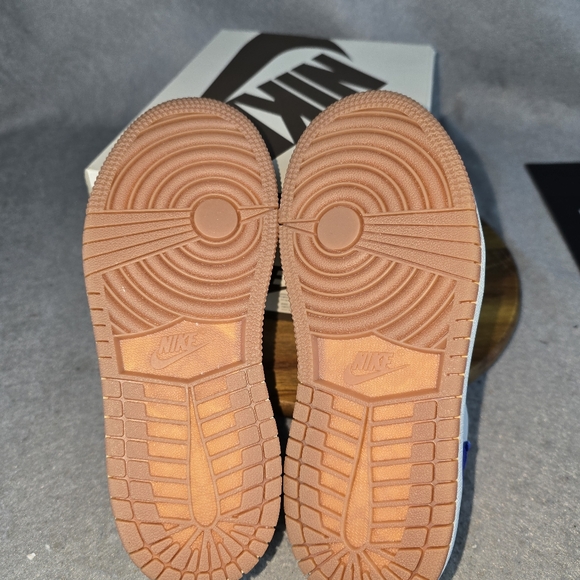 Jordan 1 Retro Low OG Women’s “TRAVIS SCOTT” Canary Size 11.5 C - Picture 10 of 12